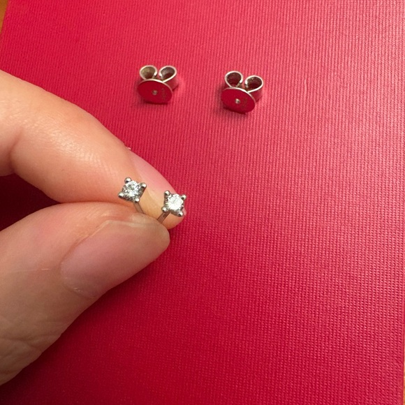 Classic 18k solid gold( silver color) with natural diamond earrings